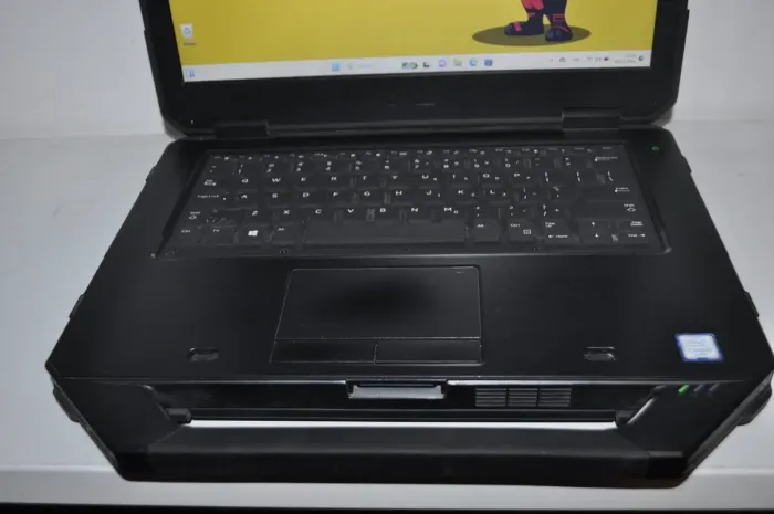 Захищений ноутбук Б-клас Dell Latitude 5414 Rugged / 14" (1366x768) TN / Intel Core i5-6300U (2 (4) ядра по 2.4 - 3.0 GHz) / 16 GB DDR4 / 256 GB SSD / Intel HD Graphics 520 / WebCam / Windows 11 Pro б/в - зображення 5