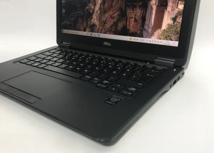 Нетбук Б-клас Dell Latitude / 12.5" TN / Core i3-5010U (2(4) ядра по 2.1GHz) / 4GB DDR3 / 128GB SSD / WebCam / HD Graphics 5500 / HDMI б/в - зображення 18