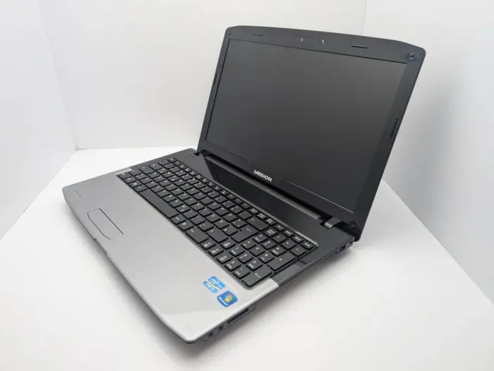Ноутбук Medion Akoya E6226 / 15.6" (1366x768) TN / Intel Core i3-2310M (2 (4) ядра по 2.4 GHz) / 6 GB DDR3 / 750 GB HDD / Intel HD Graphics 3000 / WebCam б/в - зображення 4