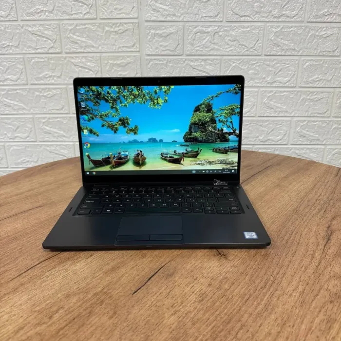 Ультрабук-трансформер Dell Latitude 5300 2-in-1 / 13.3" (1920x1080) IPS Touch / Intel Core i5-8365U (4 (8) ядра по 1.6 - 4.1 GHz) / 8 GB DDR4 / 256 GB SSD / Intel UHD Graphics / WebCam б/в - зображення 2