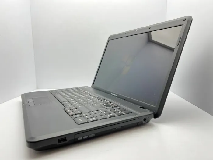Ноутбук Lenovo G550 / 15.6" (1366x768) TN / Intel Pentium T4400 (2 ядра по 2.2 GHz) / 4 GB DDR3 / 500 GB HDD / Intel GMA 4500M Graphics / WebCam б/в - зображення 4