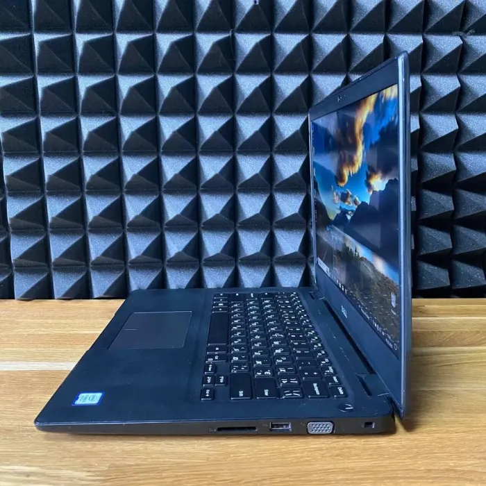 Ультрабук Б-клас Dell Latitude 3400 / 14" (1920x1080) TN / Intel Core i5-8265U (4 (8) ядра по 1.6 - 3.9 GHz) / 16 GB DDR4 / 256 GB SSD / Intel UHD Graphics / WebCam б/в - зображення 5