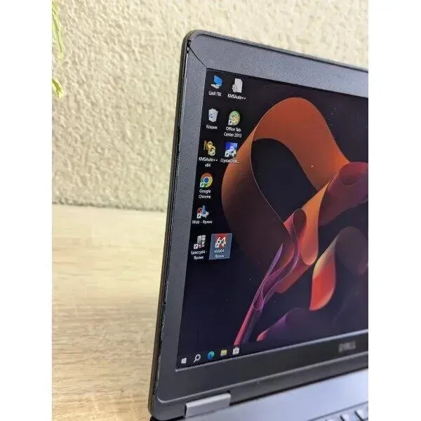 Ноутбук Б-клас Dell Latitude E5570 / 15.6" (1920x1080) TN / Intel Core i5-6300U (2 (4) ядра по 2.4 GHz) / 8 GB DDR4 / 128 GB SSD / Intel HD Graphics 520 / WebCam б/в - зображення 3