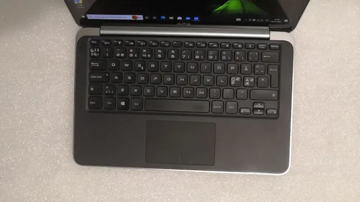 Ультрабук Б-клас Dell / 13.3" IPS / Core i5-3337U (2(4) ядра по 1.8-2.7 GHz) / 8GB DDR3 / 250GB SSD / HD Graphics 4000 / WebCam / Mini DisplayPort б/в - зображення 3