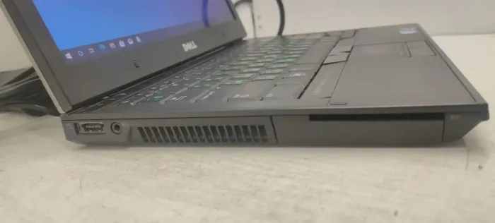 Ноутбук Dell Latitude E4310 / 13.3" (1366x768) TN / Intel Core i5-520M (2 (4) ядра по 2.4 - 2.93 GHz) / 4 GB DDR3 / 250 GB HDD / Intel HD Graphics / WebCam б/в - зображення 4