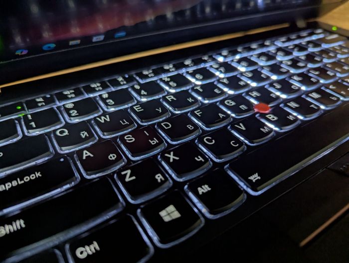 Ультрабук Б-клас Lenovo ThinkPad T470 / 14" (1920x1080) IPS / Intel Core i5-6300U (2 (4) ядра по 2.4 - 3.0 GHz) / 16 GB DDR4 / 512 GB SSD / Intel HD Graphics 520 / WebCam / TouchID / Windows 10 б/в - изображение 6