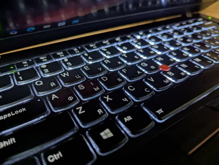 Ультрабук Б-клас Lenovo ThinkPad T470 / 14" (1920x1080) IPS / Intel Core i5-6300U (2 (4) ядра по 2.4 - 3.0 GHz) / 16 GB DDR4 / 512 GB SSD / Intel HD Graphics 520 / WebCam / TouchID / Windows 10 б/в - зображення 6