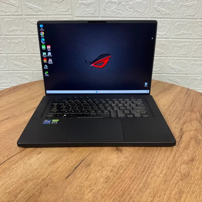 Ігровий ноутбук Б-клас Asus ROG Zephyrus M16 GU603ZW / 16" (2560x1600) IPS / Intel Core i9-12900H (14 (20) ядер по 3.8 - 5.0 GHz) / 24 GB DDR5 / 1000 GB SSD / nVidia GeForce RTX 3070 Ti, 8 GB GDDR6, 256-bit / WebCam б/в - зображення 2