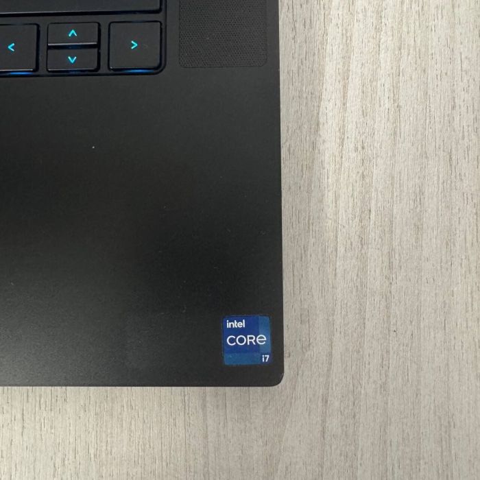 Ігровий ноутбук Razer Blade 15 RZ09-0409 / 15.6" (1920x1080) IPS / Intel Core i7-11800H (8 (16) ядер по 2,3 - 4,6 ГГц) / 16 ГБ DDR4 / 1000 ГБ SSD NVMe / nVidia GeForce RTX 3070, 8 ГБ GDDR6, 256-bit / WebCam б/в - изображение 3