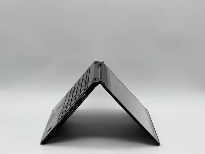 Ноутбук-трансформер Fujitsu LifeBook P727 / 12.5" (1366x768) TN Touch / Intel Core i5-7200U (2 (4) ядра по 2.5 - 3.1 GHz) / 8 GB DDR4 / 120 GB SSD / Intel HD Graphics 620 / WebCam б/в - зображення 5