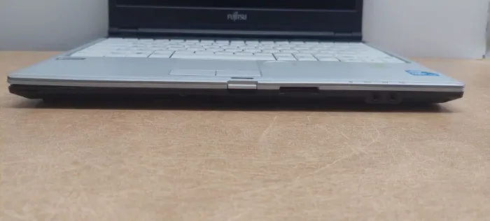 Ноутбук Fujitsu LifeBook S760 / 13" (1366x768) TN / Intel Core i5-520M (2 (4) ядра по 2.4 - 2.93 GHz) / 4 GB DDR3 / 120 GB SSD / Intel HD Graphics б/в - зображення 7