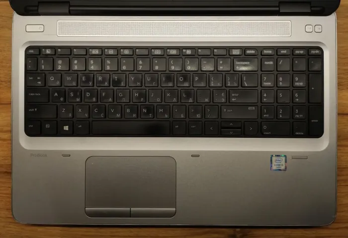 Ноутбук HP ProBook 650 G2 / 15.6" (1920x1080) TN / Intel Core i5-6200U (2 (4) ядра по 2.3 - 2.8 GHz) / 8 GB DDR4 / 256 GB SSD / Intel HD Graphics 520 / WebCam / Fingerprint / Windows 10 б/в - зображення 3