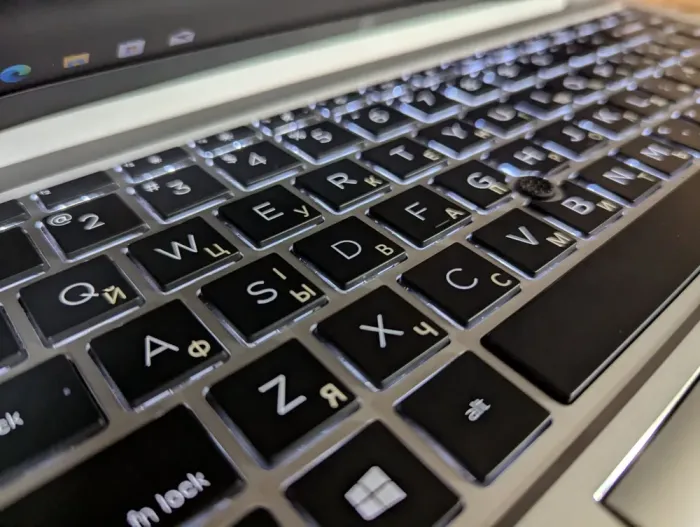 Ультрабук HP EliteBook 840 G7 / 14" (1920x1080) IPS / Intel Core i5-10210U (4 (8) ядра по 1.6 - 4.2 GHz) / 16 GB DDR4 / 512 GB SSD / Intel UHD Graphics / WebCam / TouchID / Windows 10 б/в - зображення 6