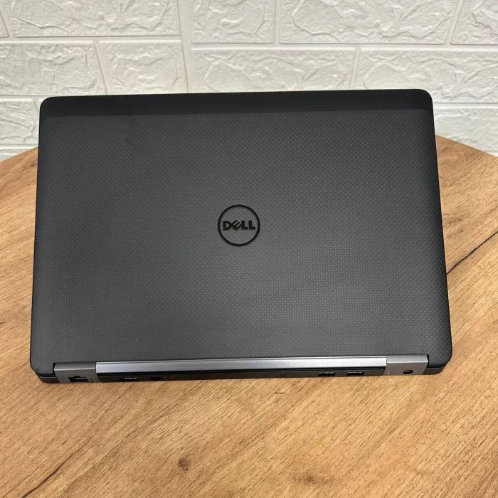 Ультрабук Dell Latitude E7470 / 14" (2560x1440) IPS Touch / Intel Core i7-6600U (2 (4) ядра по 2.6 - 3.4 GHz) / 8 GB DDR4 / 256 GB SSD / Intel HD Graphics 520 / WebCam б/в - зображення 3