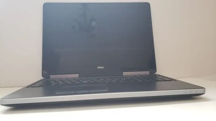 Мобільна робоча станція Dell Precision 7510 / 15,6" (1920x1080) IPS Touch / Intel Core i7-6820HQ (4 (8) ядра по 2,7 - 3,6 ГГц) / 16 ГБ DDR4 / 256 ГБ SSD M.2 + 500 ГБ HDD / AMD FirePro W5170M, 2 ГБ GDDR5, 128-біт / Веб-камера б/в - зображення 2