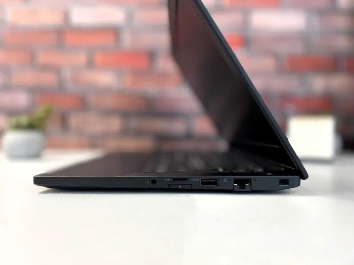 Нетбук Dell Latitude 7290 / 12.5" (1366x768) TN / Intel Core i5-7300U (2 (4) ядра по 2.6 - 3.5 GHz) / 8 GB DDR4 / 256 GB SSD / Intel UHD Graphics 620 / WebCam / Win 10 Pro б/в - зображення 5