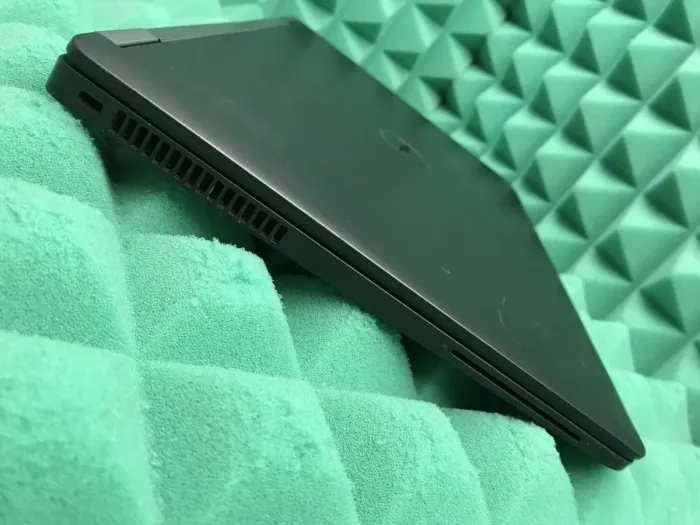 Ультрабук Б-клас Dell Latitude E7470 / 14" (1920x1080) IPS / Intel Core i7-6600U (2 (4) ядра по 2.6 - 3.4 GHz) / 8 GB DDR4 / 256 GB SSD M.2 / Intel HD Graphics 520 / WebCam / Fingerprint / HDMI / Windows 10 ліцензія б/в - зображення 5