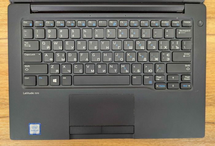 Ультрабук Dell Latitude 7370 / 13.3" (1920x1080) IPS / Intel Core m7-6Y75 (2 (4) ядра по 1.2 - 3.1 GHz) / 16 GB DDR3 / 512 GB SSD / Intel HD Graphics 515 / mHDMI / Windows 10 б/в - зображення 3