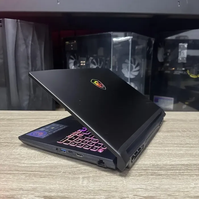 Ігровий ноутбук MSI Crosshair 16 A13VGK / 16" (1920x1200) IPS / Intel Core i7-13620H (10 (16) ядер по 3.6 - 4.9 GHz) / 16 GB DDR4 / 512 GB SSD M.2 / nVidia GeForce RTX 4070, 8 GB GDDR6, 128-bit / WebCam б/в - зображення 6