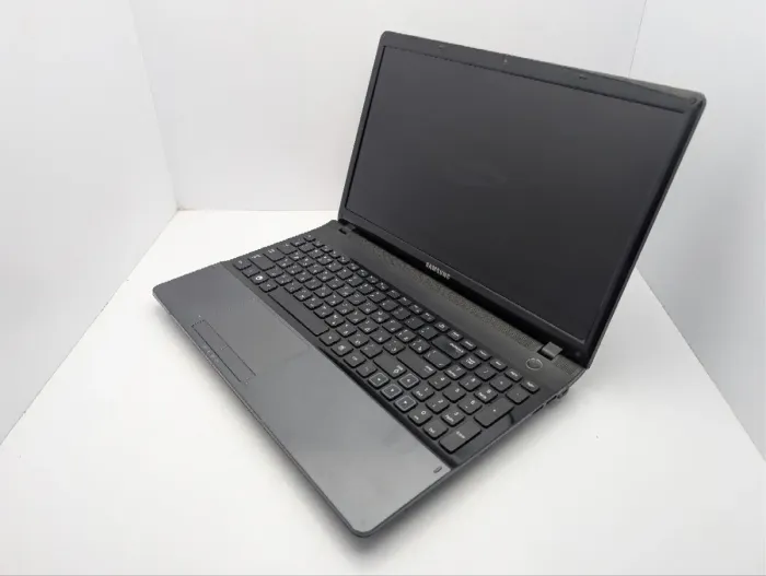 Ноутбук Samsung 305E5A / 15.6" (1366x768) TN / AMD A6-3400M (4 ядра по 1.4 - 2.3 GHz) / 6 GB DDR3 / 500 GB HDD / AMD Radeon HD 6520G Graphics / WebCam / DVD-ROM б/в - зображення 7