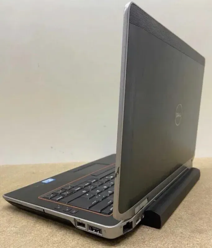 Ультрабук Б-клас Dell Latitude E6320 / 13.3" (1366x768) TN / Intel Core i5-2520M (2 (4) ядра по 2.5 - 3.2 GHz) / 16 GB DDR3 / 240 GB SSD / Intel HD Graphics 3000 / WebCam б/в - зображення 8
