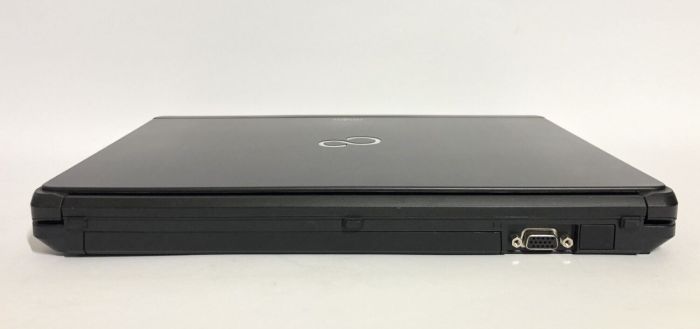 Ноутбук Fujitsu LifeBook S761 / 13.3" (1366x768) TN / Intel Core i5-2520M (2 (4) ядра по 2.5 - 3.2 GHz) / 8 GB DDR3 / 250 GB HDD / Intel HD Graphics 3000 / WebCam / DVD-ROM б/в - зображення 3