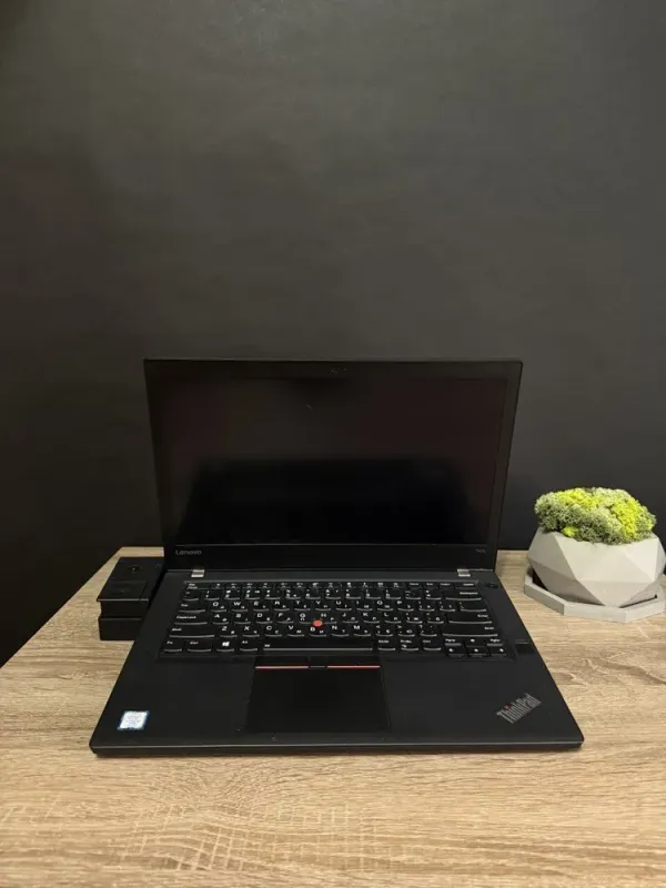 Ноутбук Б-клас Lenovo ThinkPad T470 / 14" (1920x1080) TN / Intel Core i5-7300U (2 (4) ядра по 2.6 - 3.5 GHz) / 16 GB DDR4 / 256 GB SSD M.2 /  Intel HD Graphics 520 / WebCam / Win 11 + DOC-станція б/в - зображення 2