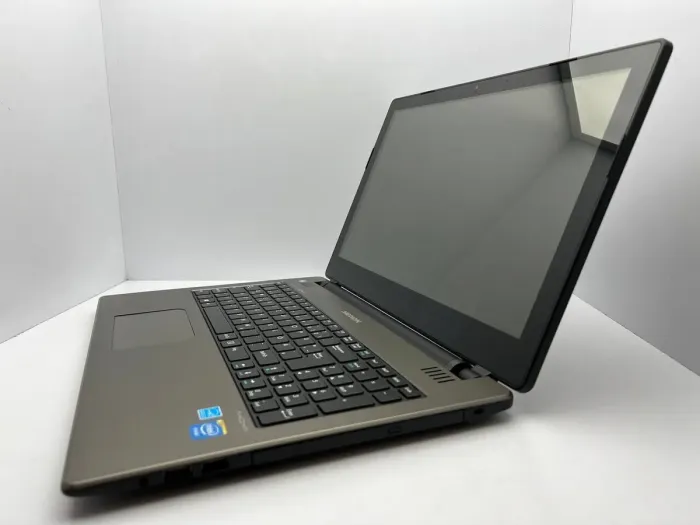 Ноутбук Medion Akoya 6240T / 15.6" (1366x768) TN Touch / Intel Celeron N2920 (4 ядра по 1.86 - 2.0 GHz) / 4 GB DDR3 / 128 GB SSD / Intel HD Graphics / WebCam / АКБ не тримає б/в - зображення 4