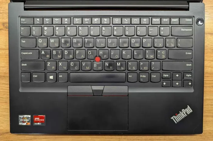 Ультрабук Б-клас Lenovo ThinkPad E14 Gen 2 / 14" (1920x1080) IPS / AMD Ryzen 7 4700U (8 ядер по 2.0 - 4.1 GHz) / 16 GB DDR4 / 512 GB SSD / AMD Radeon Graphics 448SP / WebCam / Windows 10 б/в - зображення 4