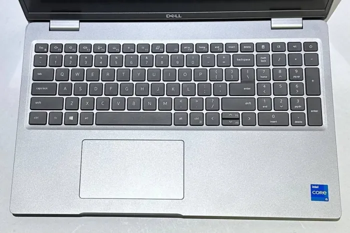 Ультрабук Б-клас Dell Precision 3560 / 15.6" (1920x1080) IPS / Intel Core i5-1135G7 (4 (8) ядра по 4.2 GHz) / 16 GB DDR4 / 256 GB SSD / Intel Iris Xe Graphics / WebCam б/в - зображення 3