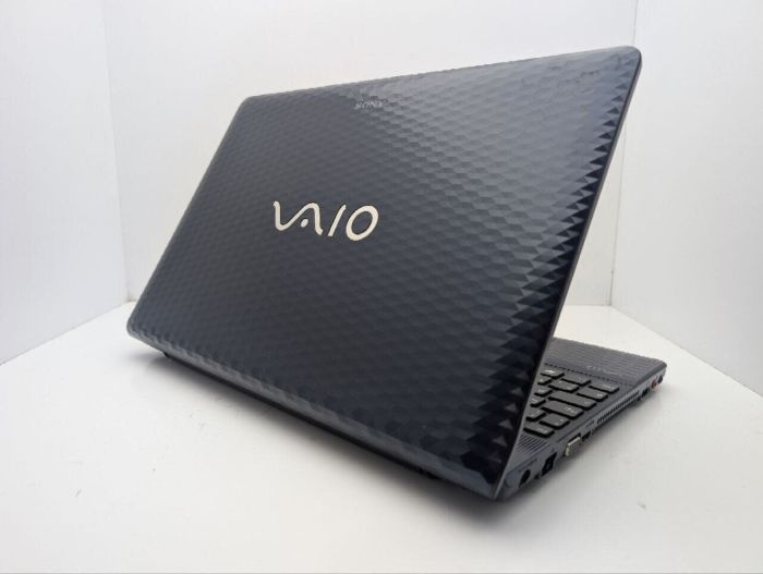 Ноутбук Sony VPC EH2M1E / 15.6" (1366x768) TN / Intel Core i3-2330M (2 (4) ядра по 2.2 GHz) / 6 GB DDR3 / 640 GB HDD / Intel HD Graphics 3000 / WebCam / DVD-ROM б/в - изображение 8