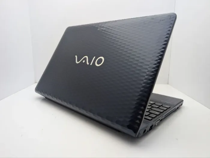 Ноутбук Sony VPC EH2M1E / 15.6" (1366x768) TN / Intel Core i3-2330M (2 (4) ядра по 2.2 GHz) / 6 GB DDR3 / 640 GB HDD / Intel HD Graphics 3000 / WebCam / DVD-ROM б/в - зображення 8