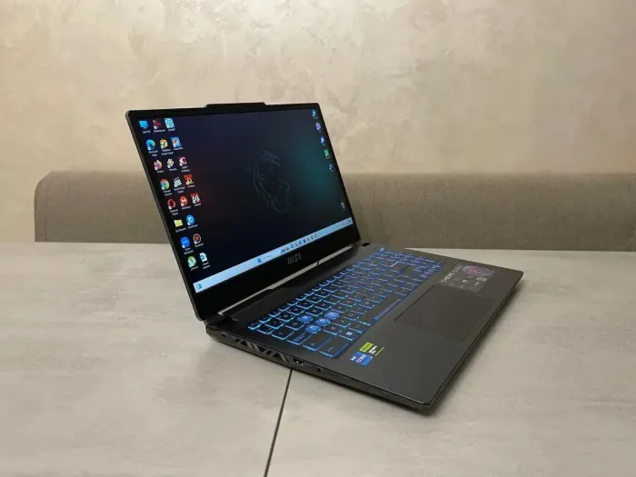 Ігровий ноутбук MSI Cyborg 15 A12VF-055CA / 15.6" (1920x1080) IPS / Intel Core i7-12650H (10 (16) ядер по 2.3 - 4.7 GHz) / 16 GB DDR5 / 512 GB SSD M.2 / nVidia GeForce RTX 4060, 8 GB GDDR6, 128-bit / WebCam / HDMI б/в - зображення 4