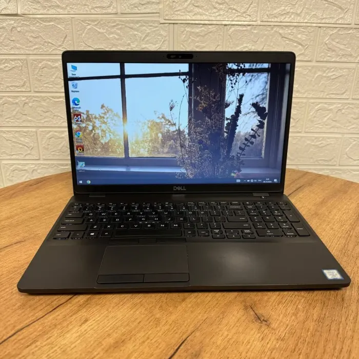 Ноутбук Б-клас Dell Precision 3540 / 15.6" (1366x768) TN / Intel Core i7-8665U (4 (8) ядра по 1.9 - 4.8 GHz) / 8 GB DDR4 / 128 GB SSD NVMe / AMD Radeon Pro WX 2100, 2 GB GDDR5, 64-bit / WebCam б/в - изображение 2