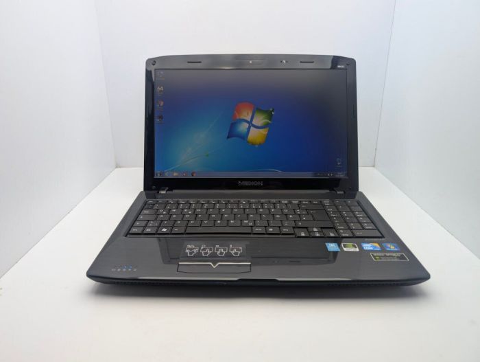 Ноутбук Medion Akoya P6622 / 15.6" (1366x768) TN / Intel Core i3-350M (2 (4) ядра по 2.26 GHz) / 6 GB DDR3 / 320 GB HDD / nVidia GeForce GT 310M, 512 MB GDDR3, 64-bit / WebCam б/в - зображення 2
