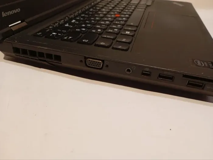 Ноутбук Б-клас Lenovo ThinkPad T440p / 14" (1366x768) TN / Intel Core i5-4200U (2 (4) ядра по 1.6 - 2.6 GHz) / 8 GB DDR3 / 120 GB SSD / nVidia GeForce GT 730M, 2 GB DDR3, 64-bit / WebCam / АКБ не тримає б/в - зображення 4