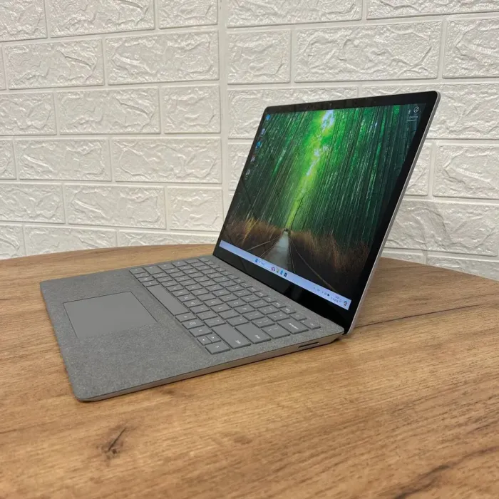Ультрабук Б-клас Microsoft Surface Laptop 1 / 13.5" (2256x1504) IPS Touch / Intel Core i5-7200U (2 (4) ядра по 2.5 - 3.1 GHz) / 8 GB DDR4 / 256 GB SSD / Intel HD Graphics 620 / WebCam б/в - зображення 6