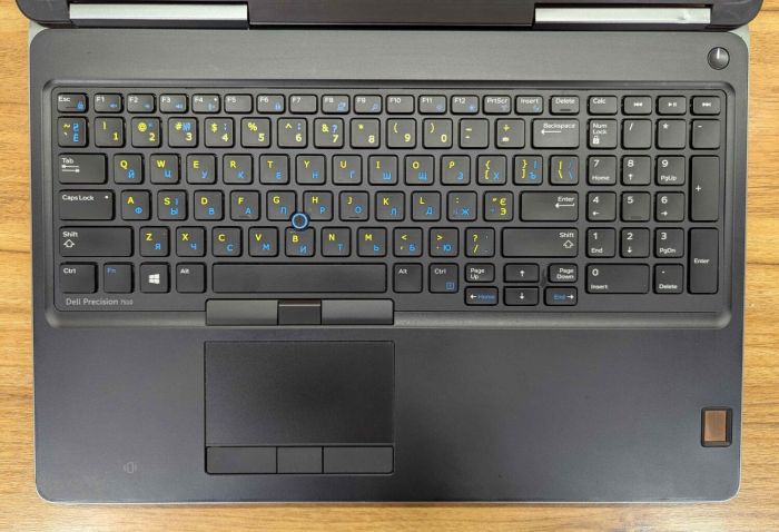 Мобільна робоча станція Б-клас Dell Precision 7510 / 15.6" (3840x2160) IPS / Intel Core i7-6820HQ (4 (8) ядра по 2.7 - 3.6 GHz) / 32 GB DDR4 / 480 GB SSD / nVidia Quadro M2000M, 4 GB GDDR5, 128-bit / WebCam / TouchID / Windows 10 б/в - зображення 4