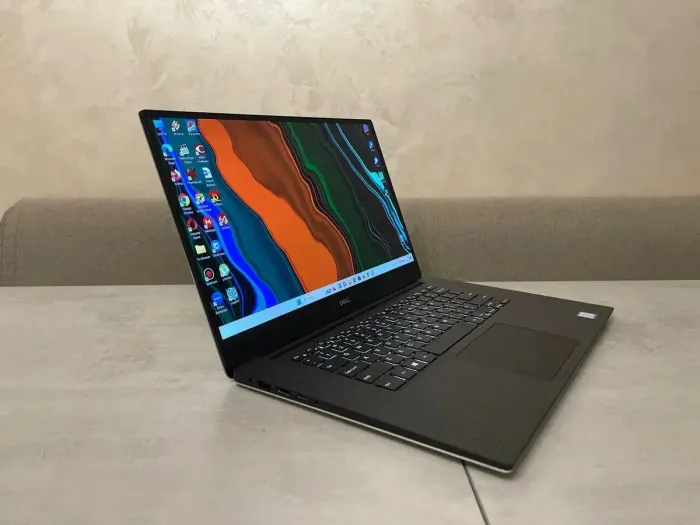 Мобільна робоча станція Dell Precision 5530 / 15.6" (1920x1080) IPS / Intel Core i7-8850H (6 (12) ядер по 2.6 - 4.3 GHz) / 16 GB DDR4 / 500 GB SSD M.2 / nVidia Quadro P1000, 4 GB GDDR5, 128-bit / WebCam / HDMI б/в - зображення 4