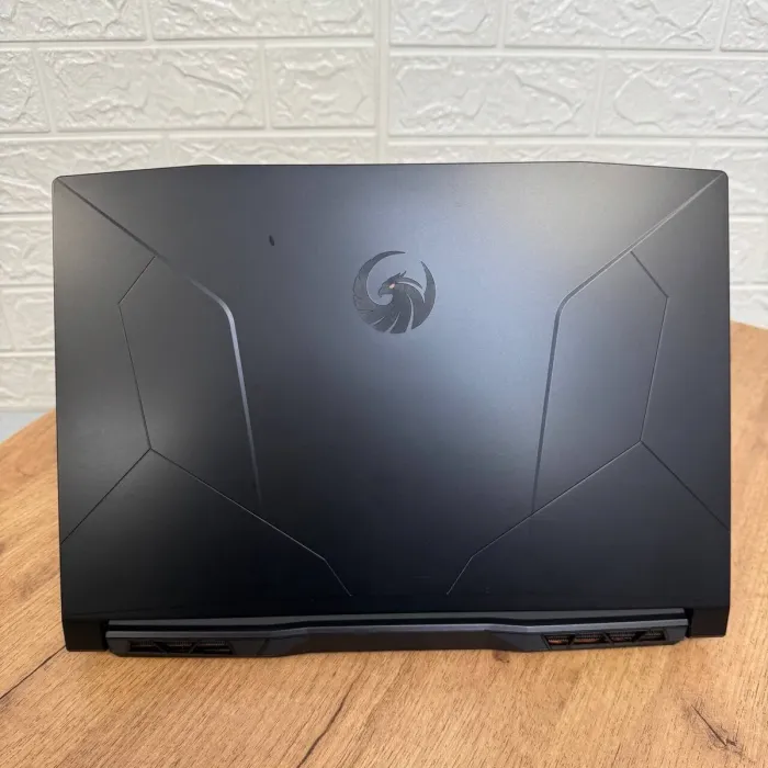 Ігровий ноутбук Б-клас MSI Bravo 15 B7ED / 15.6" (1920x1080) IPS / AMD Ryzen 7 7735HS (8 (16) ядер по 3.2 - 4.75 GHz) / 16 GB DDR4 / 512 GB SSD / AMD Radeon RX 6550M, 4 GB GDDR6, 64-bit / WebCam б/в - зображення 3