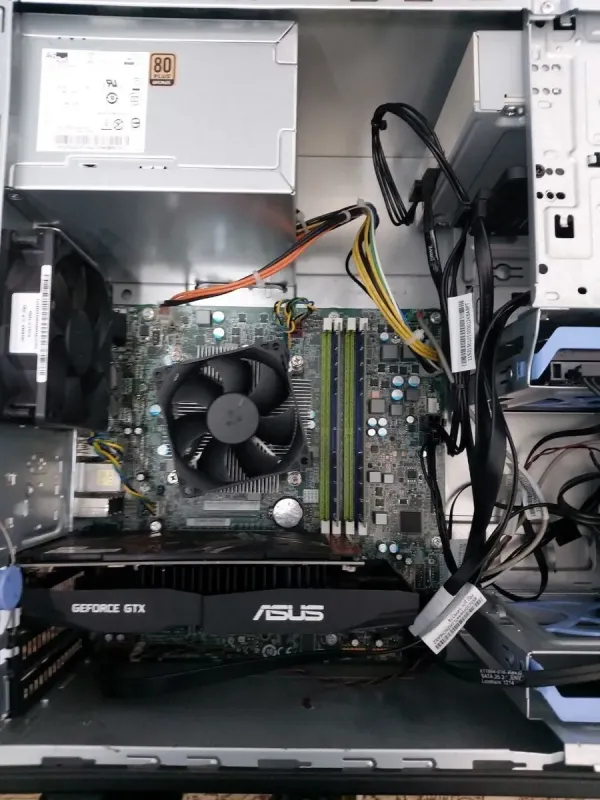 Комп'ютер Lenovo ThinkCentre M800 Tower / Intel Core i5-6600K (4 ядра по 3,5 - 3,9 ГГц) / 16 ГБ DDR4 / 512 ГБ SSD + 500 ГБ HDD / nVidia GeForce GTX 1050 Ti, 4 ГБ GDDR5, 128-біт / DVD-ROM б/в - зображення 3