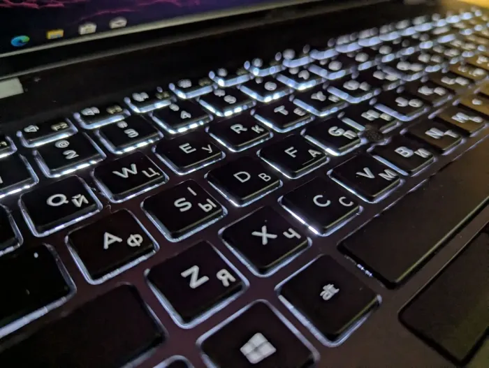 Ультрабук Dell Latitude 5500 / 15.6" (1920x1080) IPS / Intel Core i7-8665U (4 (8) ядра по 1.9 - 4.8 GHz) / 16 GB DDR4 / 512 GB SSD / AMD Radeon 540x, 2 GB GDDR5, 64-bit / WebCam / Windows 10 б/в - зображення 6