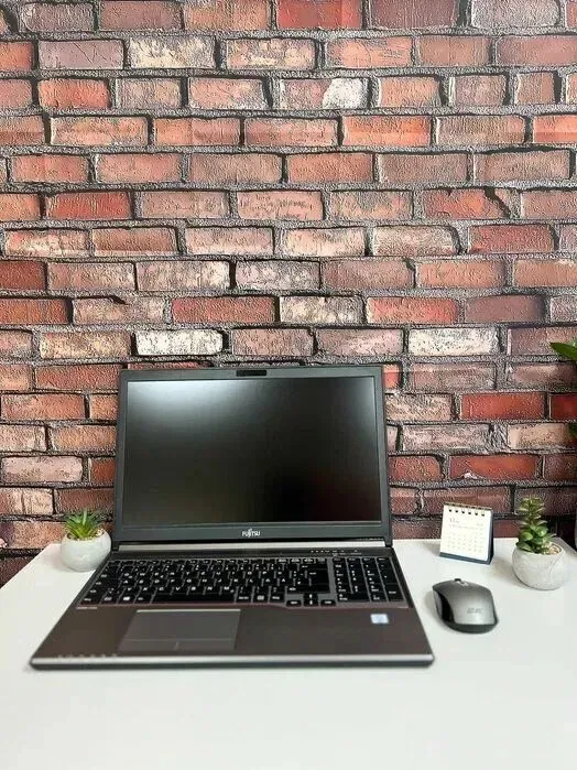 Ультрабук Fujitsu LifeBook E756 / 15.6" (1920x1080) IPS / Intel Core i7-6600U (2 (4) ядра по 2.6 - 3.4 GHz) / 8 GB DDR4 / 256 GB SSD / Intel HD Graphics 520 / WebCam б/в - зображення 2