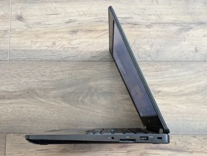 Ультрабук Б-клас Dell Latitude E5470 / 14" (1366x768) TN / Intel Core i5-6200U (2 (4) ядра по 2.3 - 2.8 GHz) / 16 GB DDR4 / 256 GB SSD / Intel HD Graphics 530 / WebCam / HDMI б/в - зображення 5