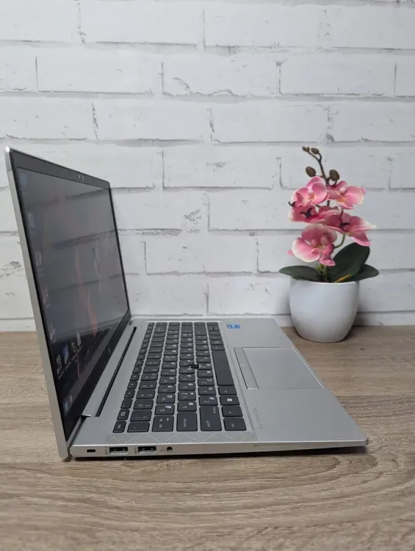 Ультрабук Б-клас HP EliteBook 840 G8 / 14" (1920x1080) TN / Intel Core i5-1135G7 (4 (8) ядра по 2.4 - 4.2 GHz) / 16 GB DDR4 / 256 GB SSD / Intel Iris Xe Graphics / WebCam б/в - зображення 7