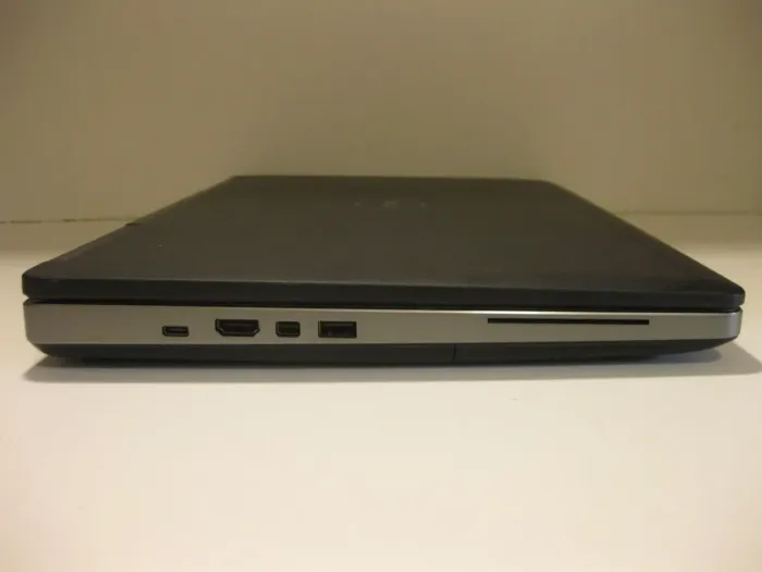 Робоча станція Dell Precision 7520 / 15.6" (1920x1080) IPS Touch / Intel Core i7-6820HQ (4 (8) ядра по 2.7 - 3.6 GHz) / 16 GB DDR4 / 512 GB SSD + 500 GB HDD / nVidia Quadro M2200, 4 GB GDDR5, 128-bit / WebCam / HDMI б/в - зображення 4