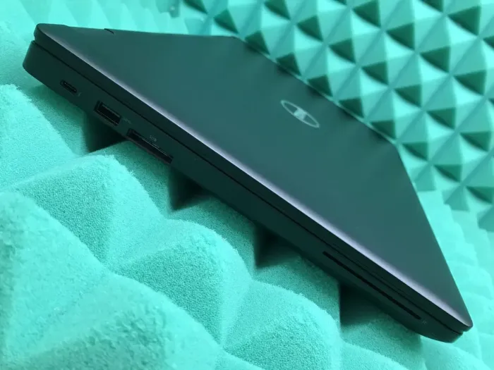 Робоча станція Б-клас Dell Precision 3520 / 15.6" PS / Intel Core i7-7820HQ (4(8) ядра по 2.9-3.9GHz) / 16GB DDR4 / 256GB SSD / Quadro M620, 2GB GDDR5, 128-bit / WebCam / HDMI / Win 10 б/в - зображення 7