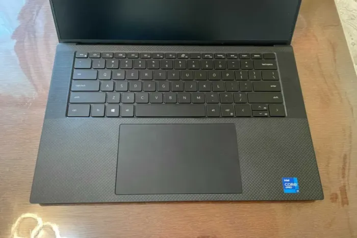 Робоча станція Dell Precision 5550 / 15,6" (3840x2400) UHD+ IPS Touch / Intel Core i7-10850H (6 (12) ядра по 2,7 - 4,9 ГГц) / 32 ГБ DDR4 / 1000 ГБ SSD / nVidia Quadro T1000, 4 ГБ GDDR6, 128-біт / WebCam б/в - зображення 4