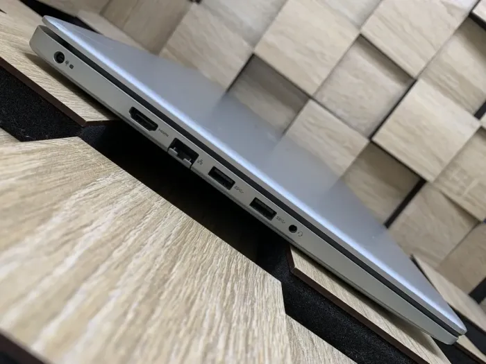 Ультрабук Б-клас Dell Inspiron 15 5593 / 15.6" (1920x1080) IPS / Intel Core i7-1065G7 (4 (8) ядра по 1.3 - 3.9 GHz) / 8 GB DDR4 / 256 GB SSD / nVidia GeForce MX230, 2 GB GDDR5, 64-bit / WebCam / Windows 10 б/в - зображення 5