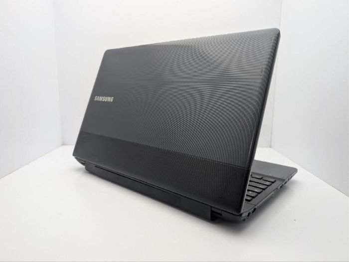 Ноутбук Samsung 305E5A / 15.6" (1366x768) TN / AMD A6-3400M (4 ядра по 1.4 - 2.3 GHz) / 6 GB DDR3 / 500 GB HDD / AMD Radeon HD 6520G Graphics / WebCam / DVD-ROM б/в - зображення 8